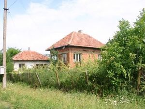 An old rural house situated in a nice & quiet village 40 km 