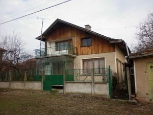 Nice rural house with interesting architecture situated in a big village with nice surrounding area 10 km away from the town of Vratza