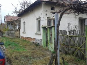 Old country house with summer kitchen and land in Bulgaria