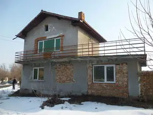 Country house with plot of land 25 km from the Danube river