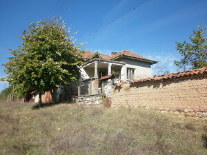 Old rural house with garden & nice location 100 m from river