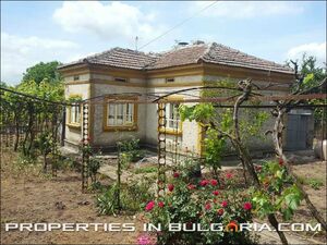 Rural house with very big garden only 14 km to the beach