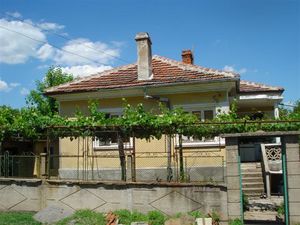 Single-storey house for sale in a village near Elhovo