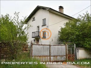 Solid rural house near hot mineral water baths