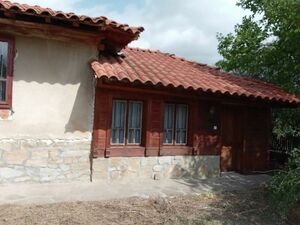 Cozy house with 4885m2 land in Burgas district