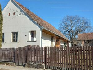 Partly renovated house for sale in Somogyhárságy Hungary