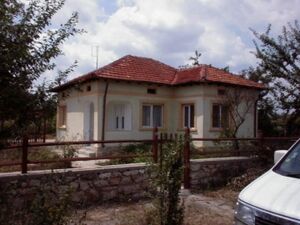 Part Renovated Property in Kardam Pay Monthly 