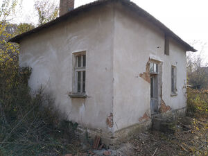 Old rural property situated in a big village near river 60 k