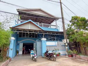 Guesthouse & Bar for rent in Kampot city facing the river