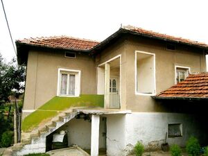 Bulgaria Property Finder (2-storey house with a well maintai