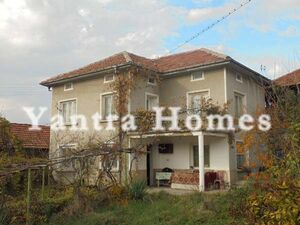 Spacious 4-bedroom village home close to Veliko Tarnovo