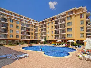 Pool View Apartment with 2 bedrooms in Sunny Day 2