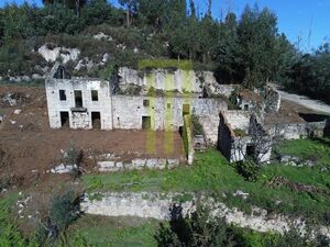 Farm with 2 ruins to be rebuilt