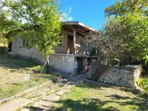  Rural one-Storey House with large plot of 2500m2, own water