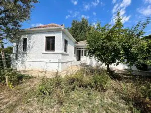 Video! 3 bedroom house with nice garden 35 min. from Varna