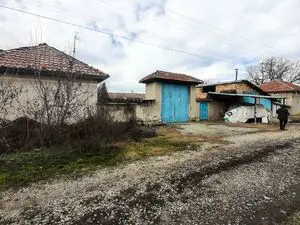Rural house with 6 rooms and a big plot of land, 30 km from 