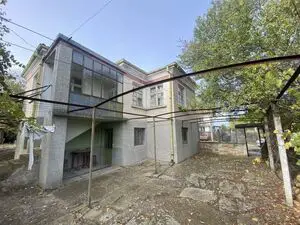 2-Storey well preserved house, large yard 1700m2, Annex, out