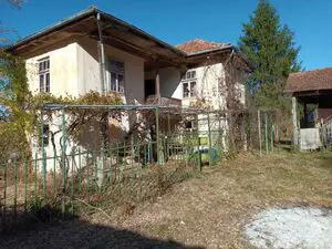 2-Storey rural House for renovation with 2300m2 yard, Barn a