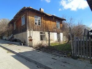 Cheap house with big garden i\n Lyiblen Popovo area