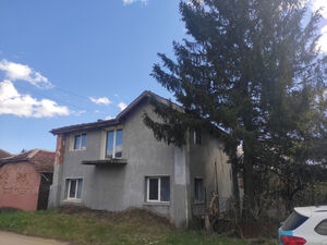 Rural house with land, views and quiet location in mountains