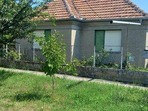 I am selling a house in the center of Perleza-Zrenjanin