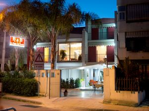 Villa in stile neo-eclettico / Villa in neo-eclectic style