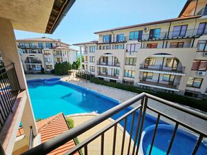 Studio Apartment with Pool View in Arkite Complex Kosharits