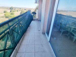 1-Bedroom Apartment with Courtyard View in Sunny Day 6