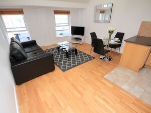 Amazing two bedroom Apt with large bathroom, Sleeps 6