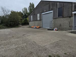 Large 210sqm/2250 sq.ft. for rent Chistlehurt immediately