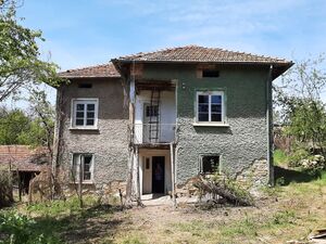 Old country house with barn and spacious plot of land Vratsa