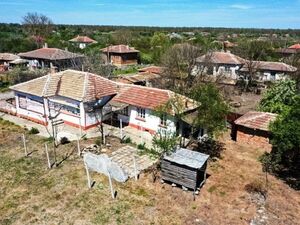 House with 2,400 sq.m. Garden | Only 25 Minutes from the Sea
