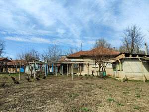 Charming Village House with Large Garden near Polski Trambes