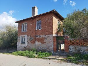Massive two-story house near the town of Bolyarovo