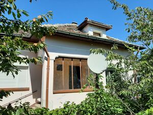 Old rural property with annex and land in lively big village