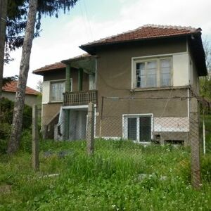 Country house with plot of land in a village in Bulgaria
