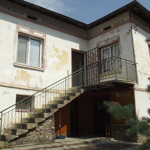 Furnished country house with nice garden 100 km from Sofia