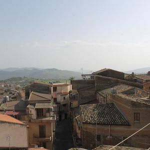 Panoramic Townhouse in Sicily - Casa Vito Cortile Arcuri