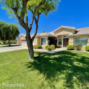 Beautiful 4 beds 2 baths house for rent in Indio