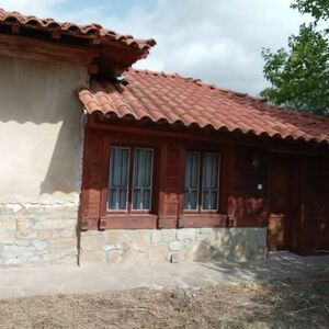 Cozy house with 4885m2 land in Burgas district