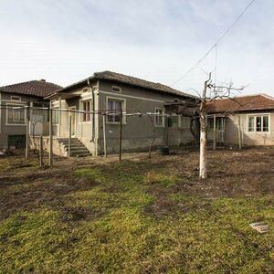 Rural house with 2600 sq.m. yard for sale near Kavarna