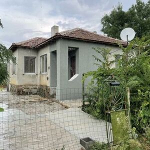 Newly renovated 60m2 house with a large yard of 1140m2 near 
