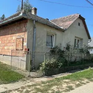  Partially renovated house on a plot of 4,529 m2 for a nice 