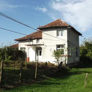 Country house with plot of land and good location situated j