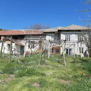 House in a developed and lively village near Pavlikeni