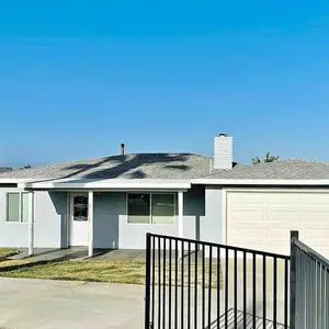 Neat 3 beds 2 baths house for rent in Rialto