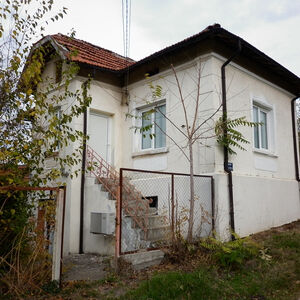  Country house with plot of land situated in a village near 