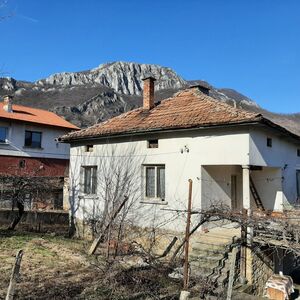 Old house with great views in tourist area 1 hour from Sofia