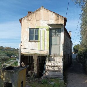 2 bedroom village house to be resstored in Central Portugal 