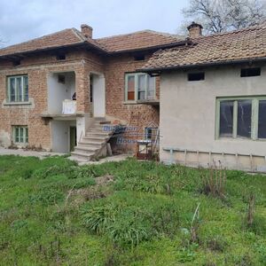 Rural two floor Bulgarian house,20 km from balneotherapy res